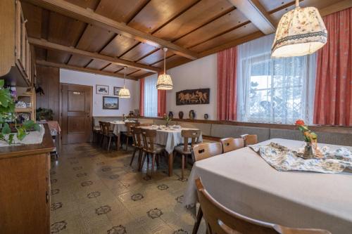 Restorāns, Pension Bauernhof Baumgartner Stanahof in Fresach