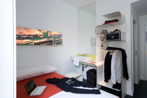 Standard Single Room image 3