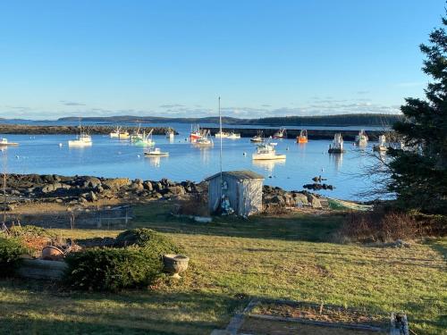 Harbor House Hotel by Umaniii in Jonesport Maine in 巴爾港