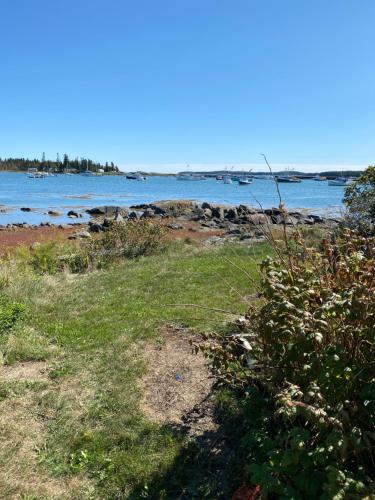 Harbor House Hotel by Umaniii in Jonesport Maine in 巴爾港