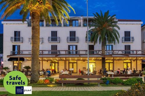 Hotel Pine, Tivat