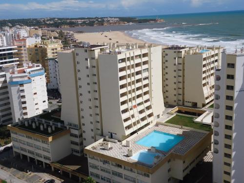 Apartamentos Varandas da Rocha - image 9