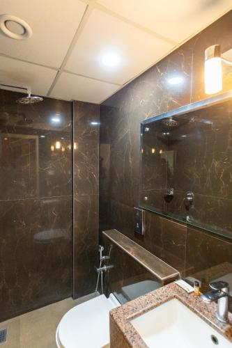 Bathroom, Hotel Paramos Inn in Jayanagar