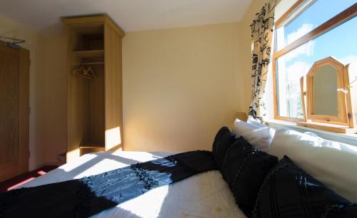 Aisleigh Guest House - image 4