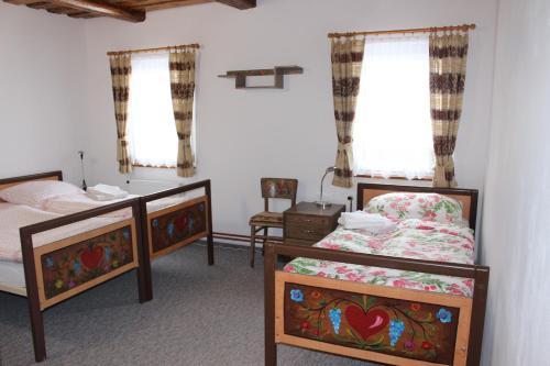 3 twin beds