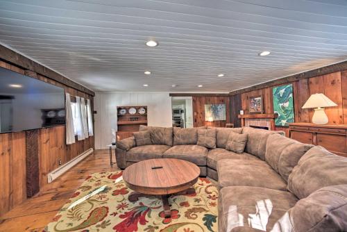 Cozy Great Barrington Home about 1 Mi to Ski Resort! in Great Barrington, USA