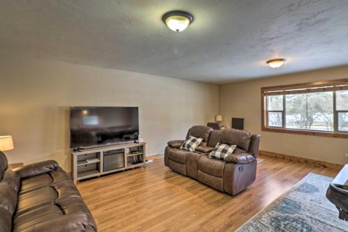 Columbia Falls Private Retreat with Pool Table! - image 2