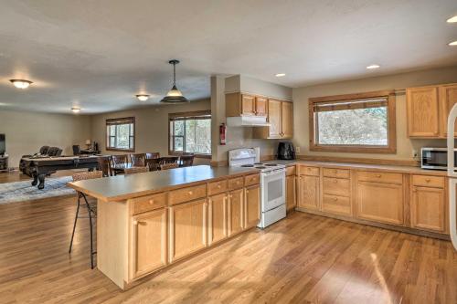 Columbia Falls Private Retreat with Pool Table! - image 3