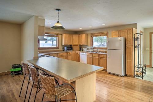 Columbia Falls Private Retreat with Pool Table! - image 4