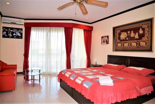 Plaza Residence Jomtien Beach - large studio condo