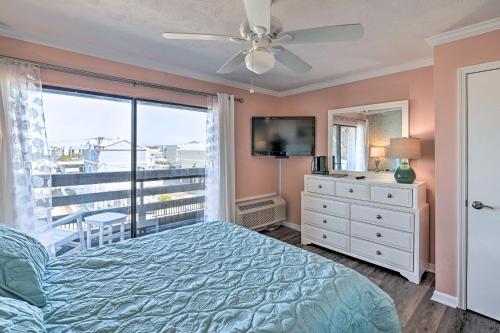 Beach Condo with Pool Access 1 Block to Ocean! - image 7