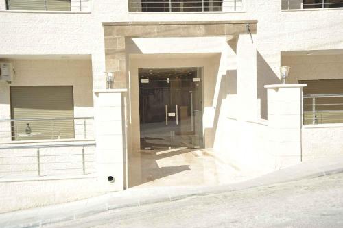 Amazing one Bedroom Apartment in Amman Elwebdah 3