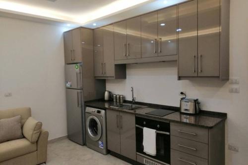 Amazing one Bedroom Apartment in Amman Elwebdah 8