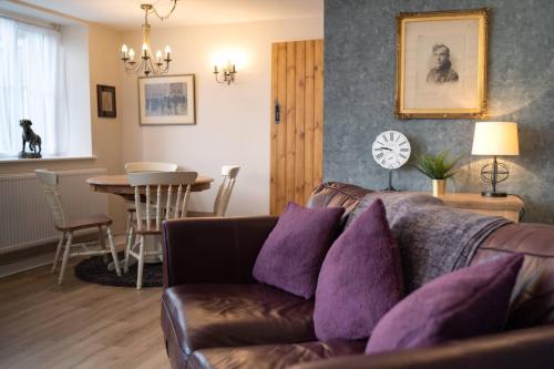 Impeccable 2-Bed Apartment in Chipping Norton - image 6