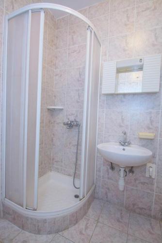 Apartments by the sea Rogoznica - 12995, Rogoznica (photo 8)