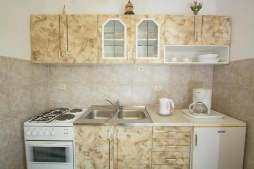 Apartments by the sea Rogoznica - 12995, Rogoznica (photo 9)