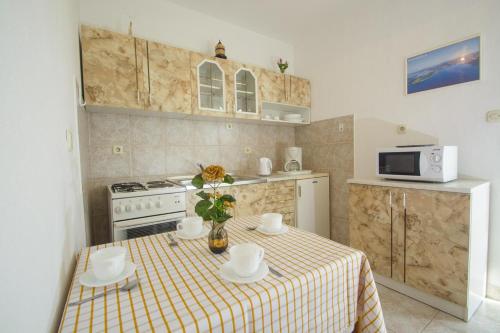 Apartments by the sea Rogoznica - 12995, Rogoznica (photo 10)