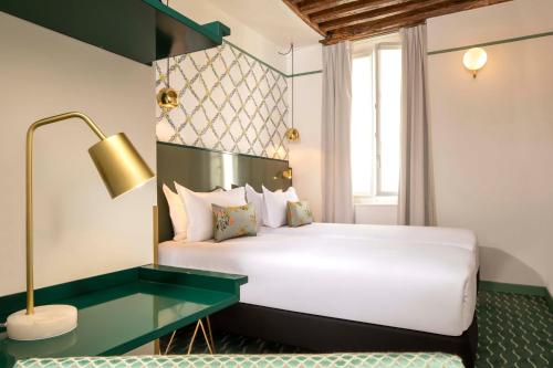 room detail thumbnail 1