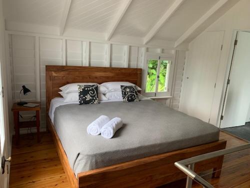 Port Douglas Cottage & Lodge Port Douglas Cottage & Lodge is perfectly located for both business and leisure guests in Port Douglas. Featuring a complete list of amenities, guests will find their stay at the property a comfortabl