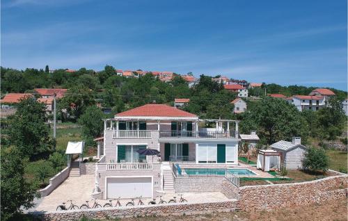 Amazing Home In Zrnovnica-split With House A Panoramic View - Cista Provo