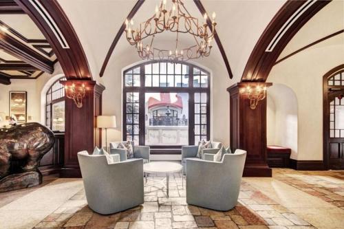 Platinum 2 Bedroom Vacation Rental In The Heart Of Vail That Includes Ski Valet, Ski Deck, Rooftop Pool, Panoramic Views thumb 4