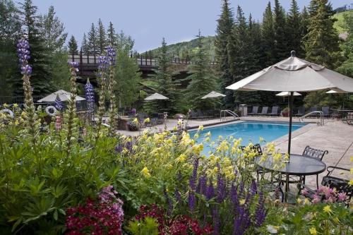 Exclusive Ski In, Ski Out 2 Bedroom Vacation Rental With Hot Tubs And Heated Outdoor Pool In Lionshead Village