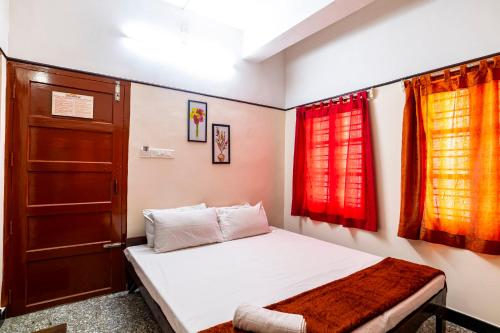 ANADIYIL LEELAKRISHNA INN – Cochin, NE