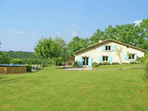 Modern Holiday Home in Manzac-sur-Vern with Private Pool gîte à louer Manzac-sur-Vern