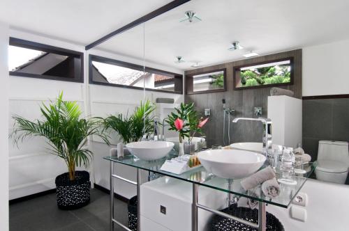 Villa with Private Pool image 10