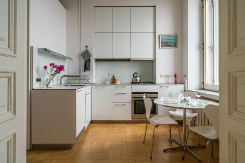 Konyha, LetYourFlat ''Art Deco'' Aurora view near Auróra cirkáló