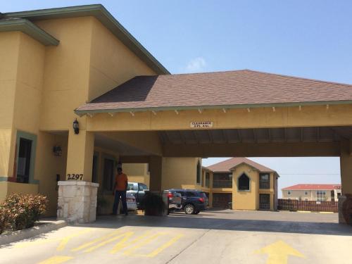 Country Hill Inn & Suite Eagle Pass - 출입구