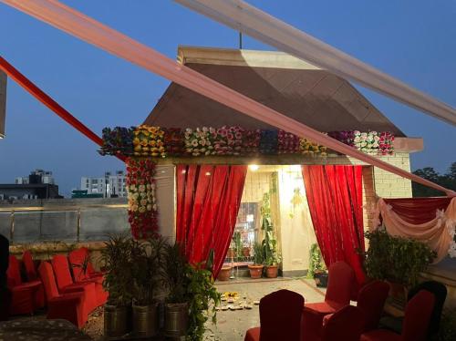 บริการและสิ่งอำนวยความสะดวก, โรงแรมลีลา กรันเด (Hotel Leela Grande) in กรนาล