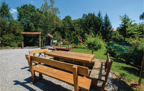  Awesome home in Grabovnica with WiFi and 2 Bedrooms in Grabovnica