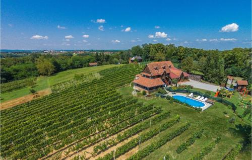  Awesome home in Grabovnica with WiFi and 2 Bedrooms, Unterkunft in Grabovnica