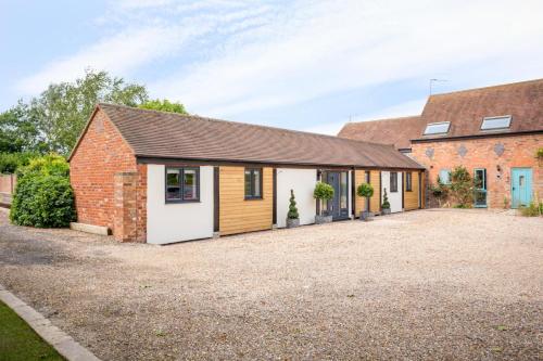 Stunning 3-bed Converted Barn In The Cotswolds, Fladbury, Worcestershire
