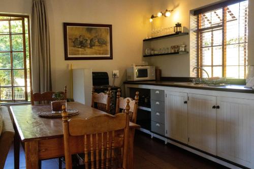 Zebra Cottage and Lodge near Muratie Borászat