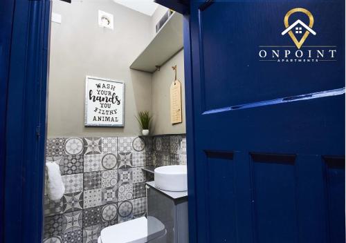 OnPoint Apartments-STUNNING Large House Near Centre With Bar! - image 11