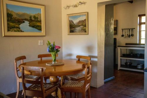 Zebra Cottage and Lodge near Muratie Borászat