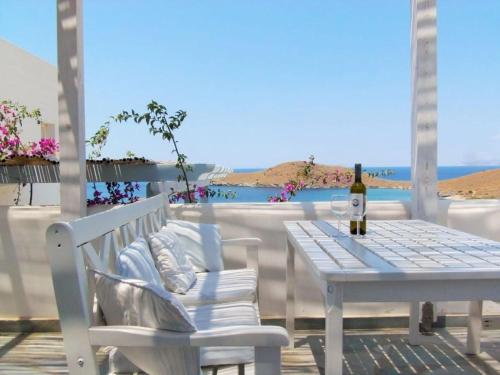 Beautiful Villa in Paradise Syros Greece gîte à louer Delphini beach