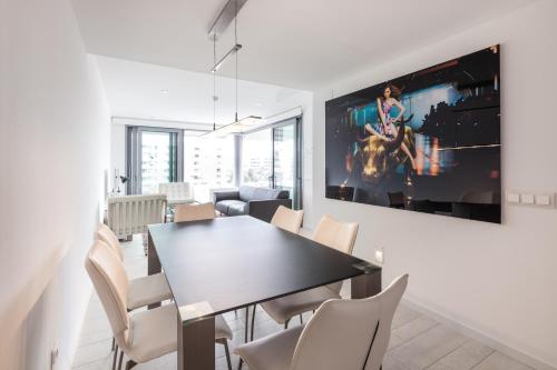 5 star 3 bedroom apartment White angel