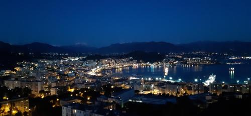 VILLA BELVEDERE D'AJACCIO, VILLA ENTIERE VUE MER POUR 2 à 10 VOYAGEURS