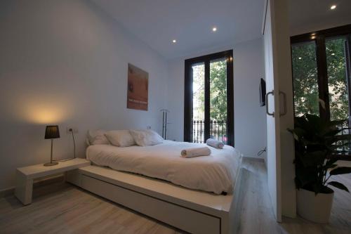 Roger De Lluria Design Apartment 4