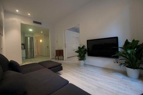 Roger De Lluria Design Apartment - Tap to explore photos