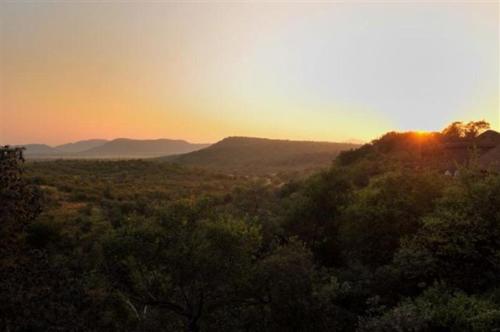 Buffalo Ridge Safari Lodge Over view