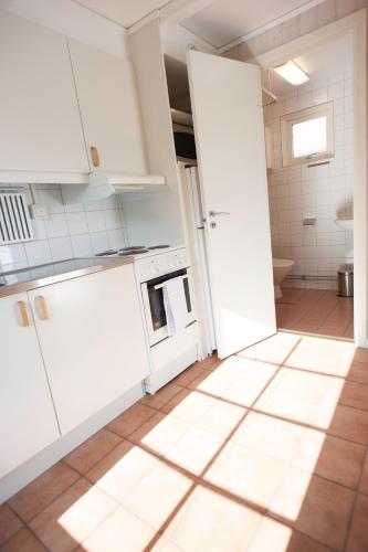 Kitchen, Apelvikens Camping & Cottages in Varberg