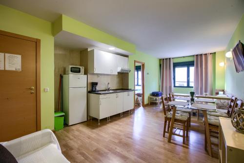 Apartamentos Barajas - image 5