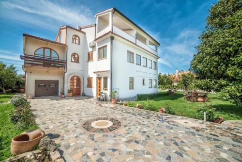 Apartments and Rooms Ana Pomer 217 - Pomer