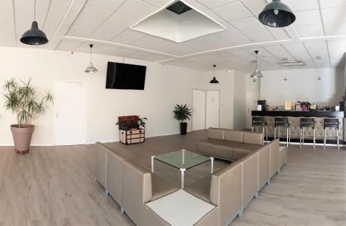 Shared lounge/TV area, Hotel La Berangere in Perouges