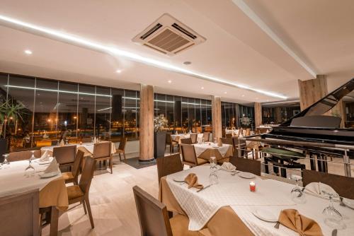 Restaurant, Hotel Omeya in Martil