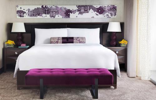 Fairmont Singapore Room Type - Signature King Suite with Two Balconies
